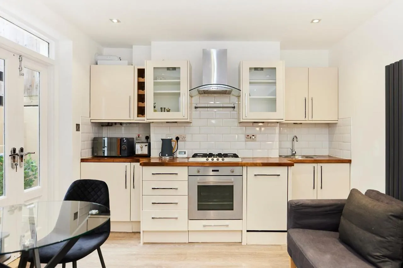The Bermondsey Place - Cozy 2Bdr Flat London 0*,  United Kingdom